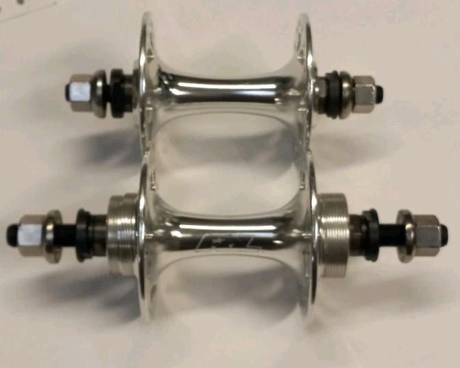 Red Line Front(100mm)And Rear Hub(120mm) Pair New