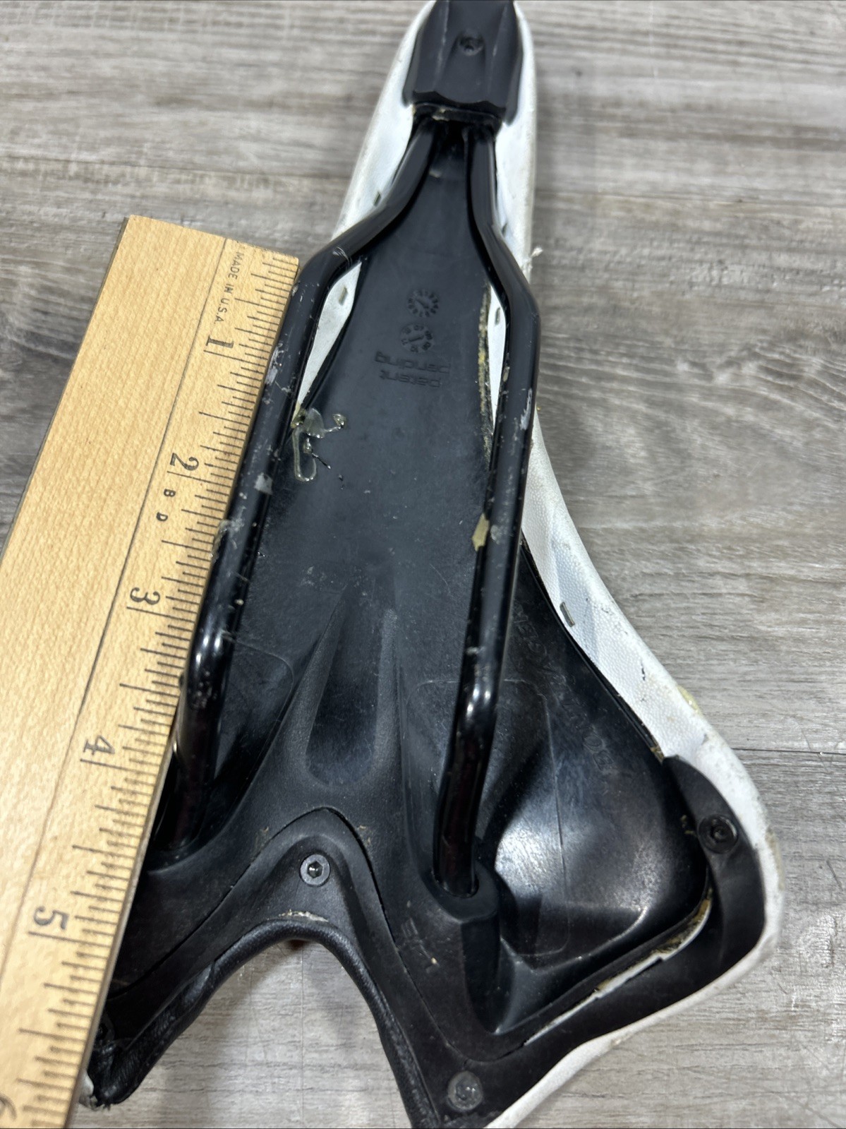 Bontrager Race R1 146mm White Cro-Mo Rail Saddle USED