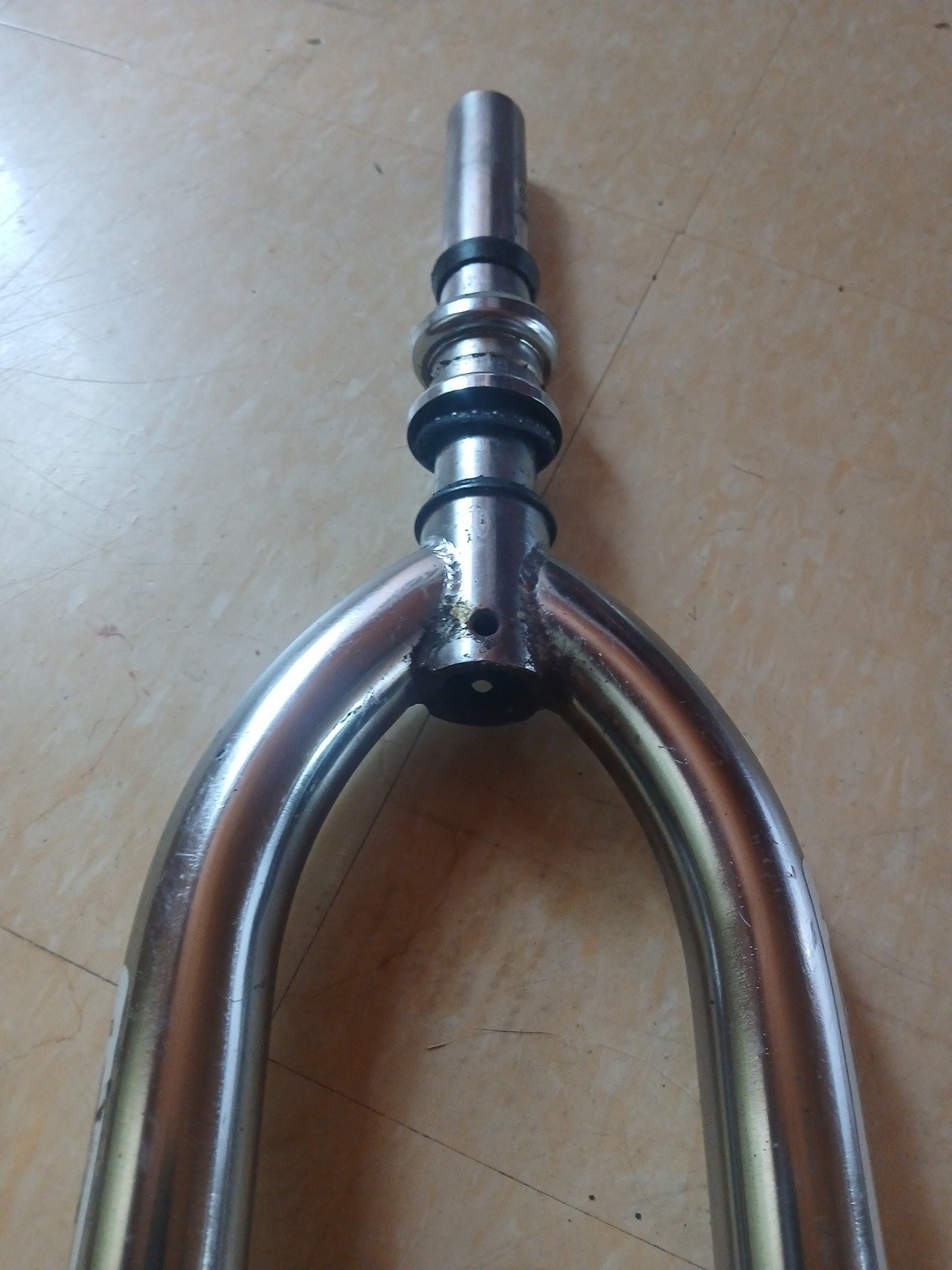 SE Bikes BMX Bicycle Landing Gear? 1 1/8th Threadless Fork Chrome 26″has Ding