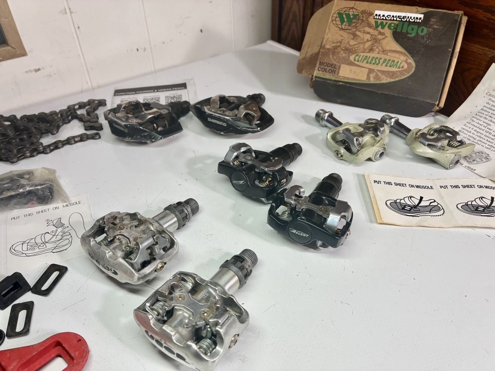 Lot Of Clip In Bike Pedals Cleats Ascent Wellgo Shimano &more Xtra Chain Parts