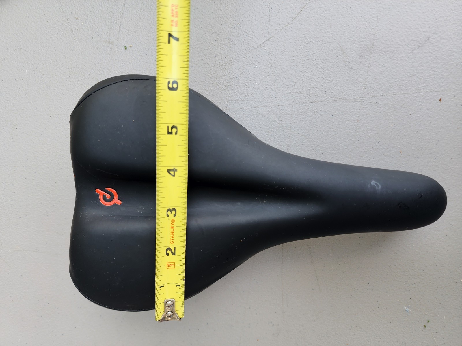 Peloton Comfort Saddle Black Synthetic for Indoor Cycling Bike Unisex Adults
