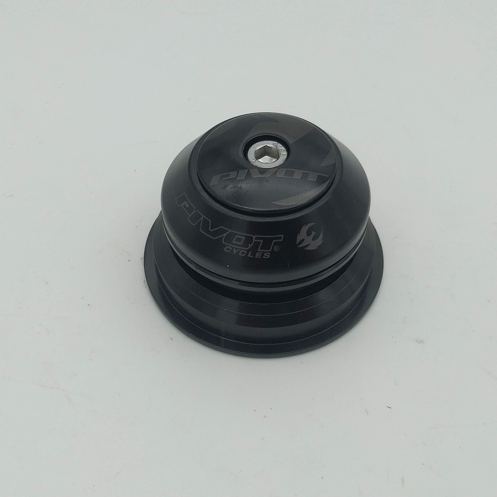 Pivot Cycle Cartridge Headset – 1 1/8in upper / 1 1/2in lower Tapered