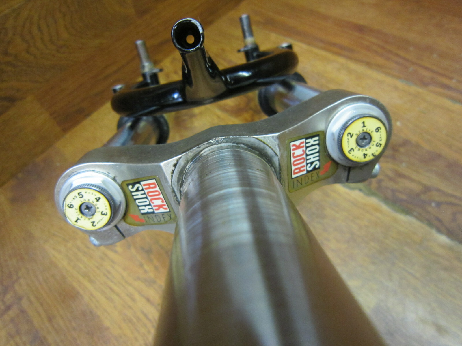 VINTAGE ROCK SHOX 1 1/4″ x 5 3/4 THREAD 100x9QR CANTILEVER 26er SUSPENSION FORK