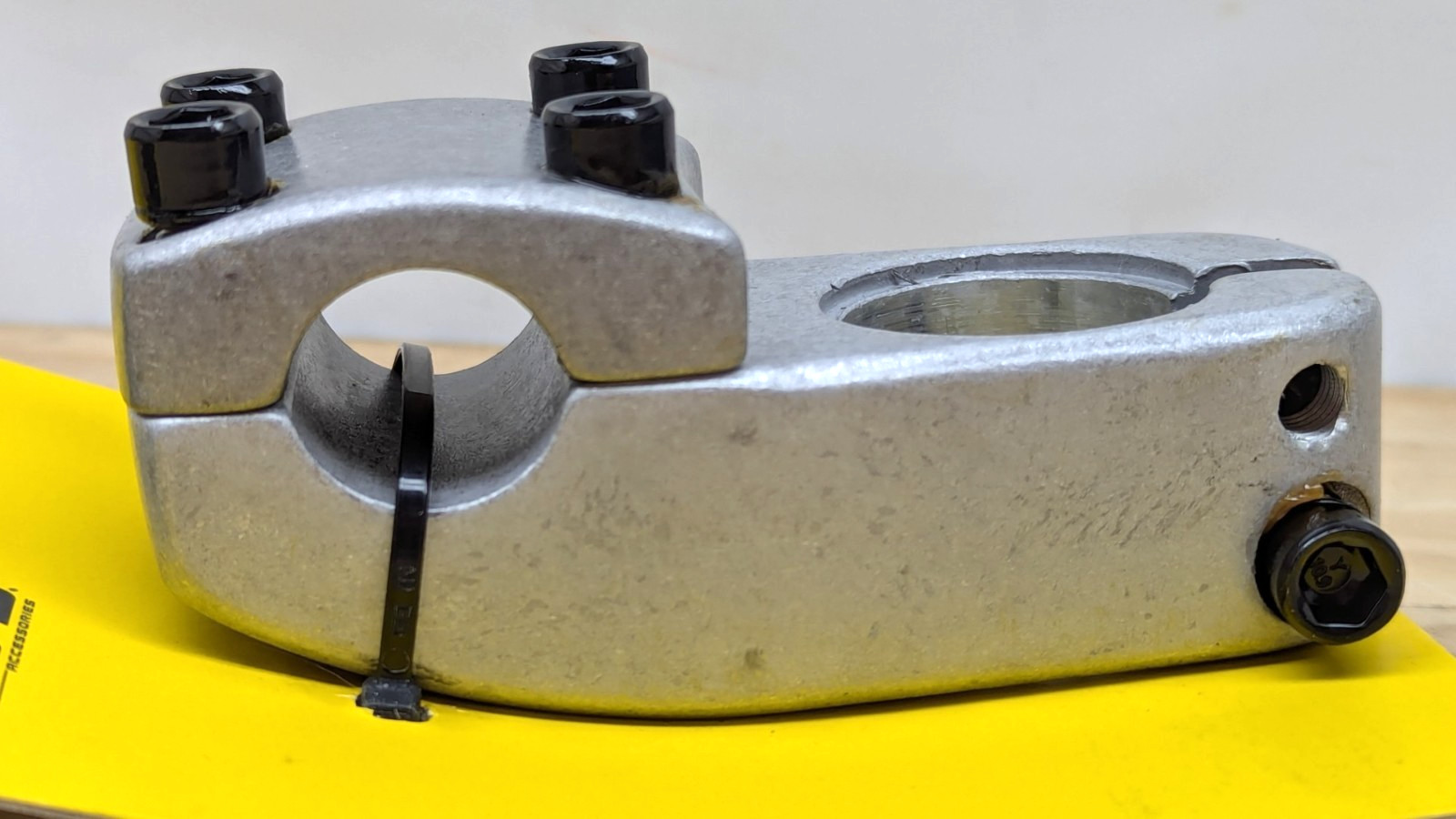 GT NBS Top Load 1-1/8 inch silver Threadless 4 bolt Stem