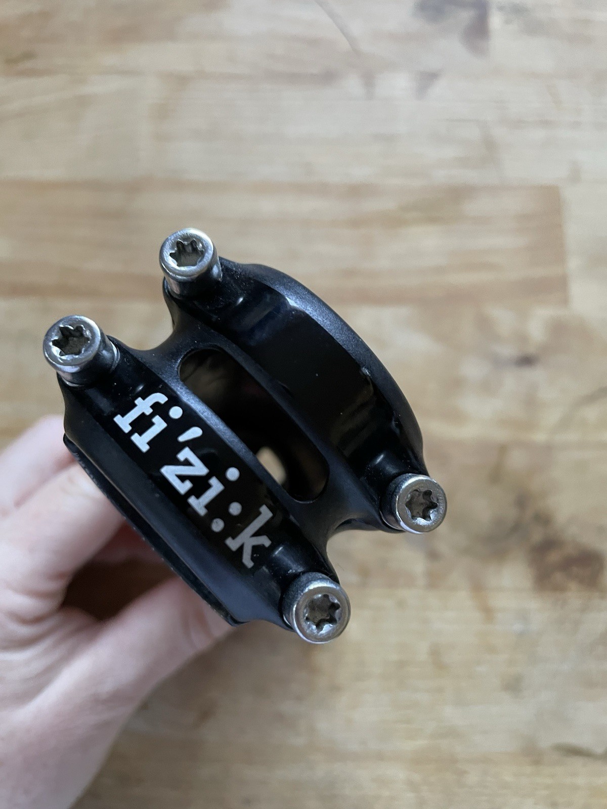 Fizik Cyrano R3 100mm ±7 Degree Alloy Road Stem 100mm 1 1/8″ 31.8mm fi’zi:k