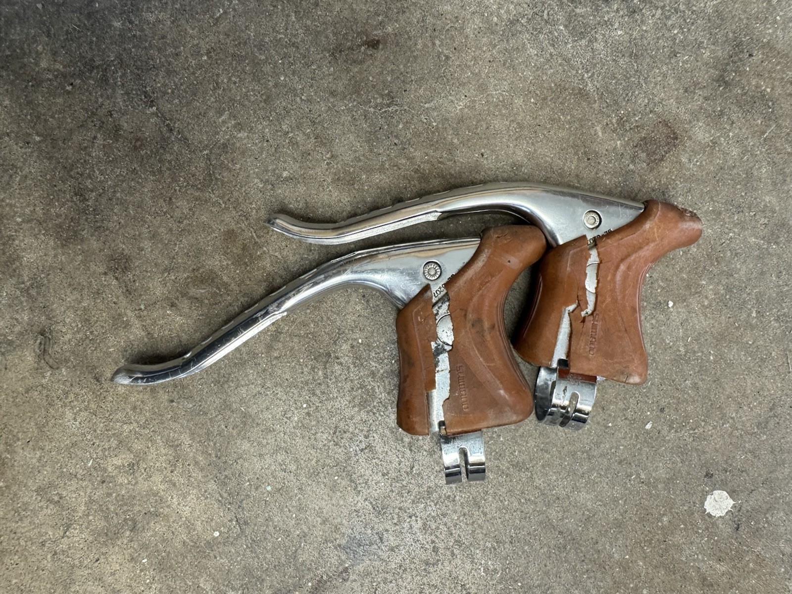 Vintage Shimano 600 BL-6207 Brake Levers Pair Drilled 23.8mm Drop Bar Japan