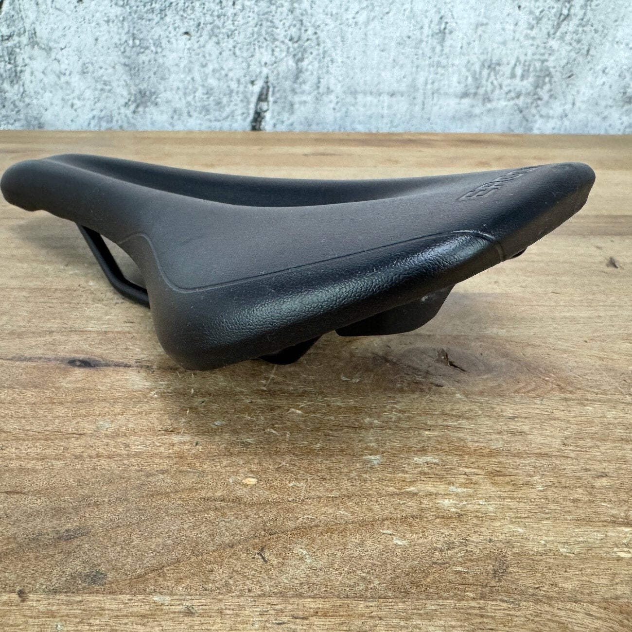 Low Mile! Ergon SR 10 7x7mm Steel Rails 140mm Bike Saddle 320g
