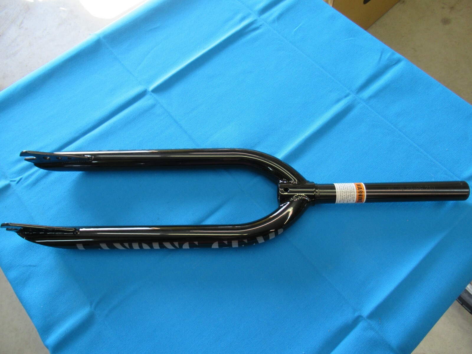SE Bikes BMX Bicycle 26″ Black Landing Gear 1-1/8″ Threadless Fork Tube – New
