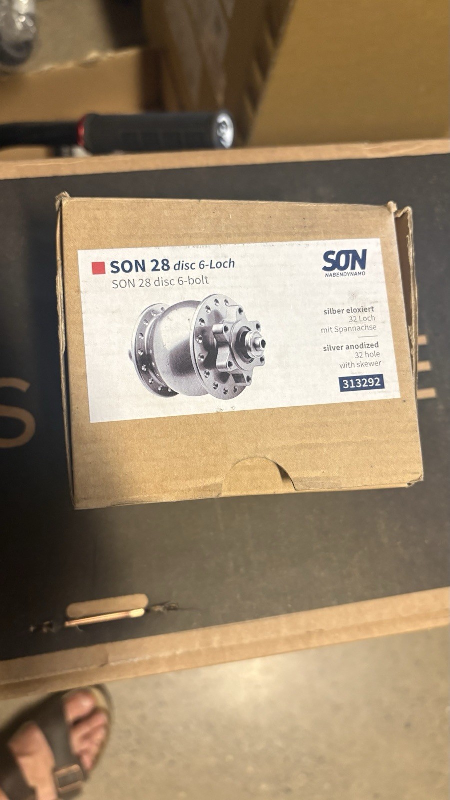 SON 28 Disc 6 Bolt Bicycle Hub