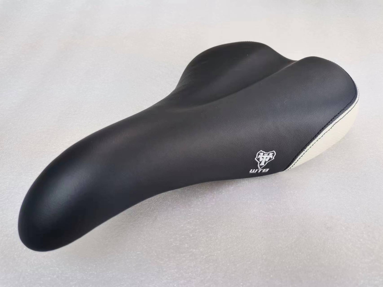 NEW OLD STOCK WTB SPEED V SADDLE SEAT WIDE 160MM BLACK WHITE MTB TOURING BIKE