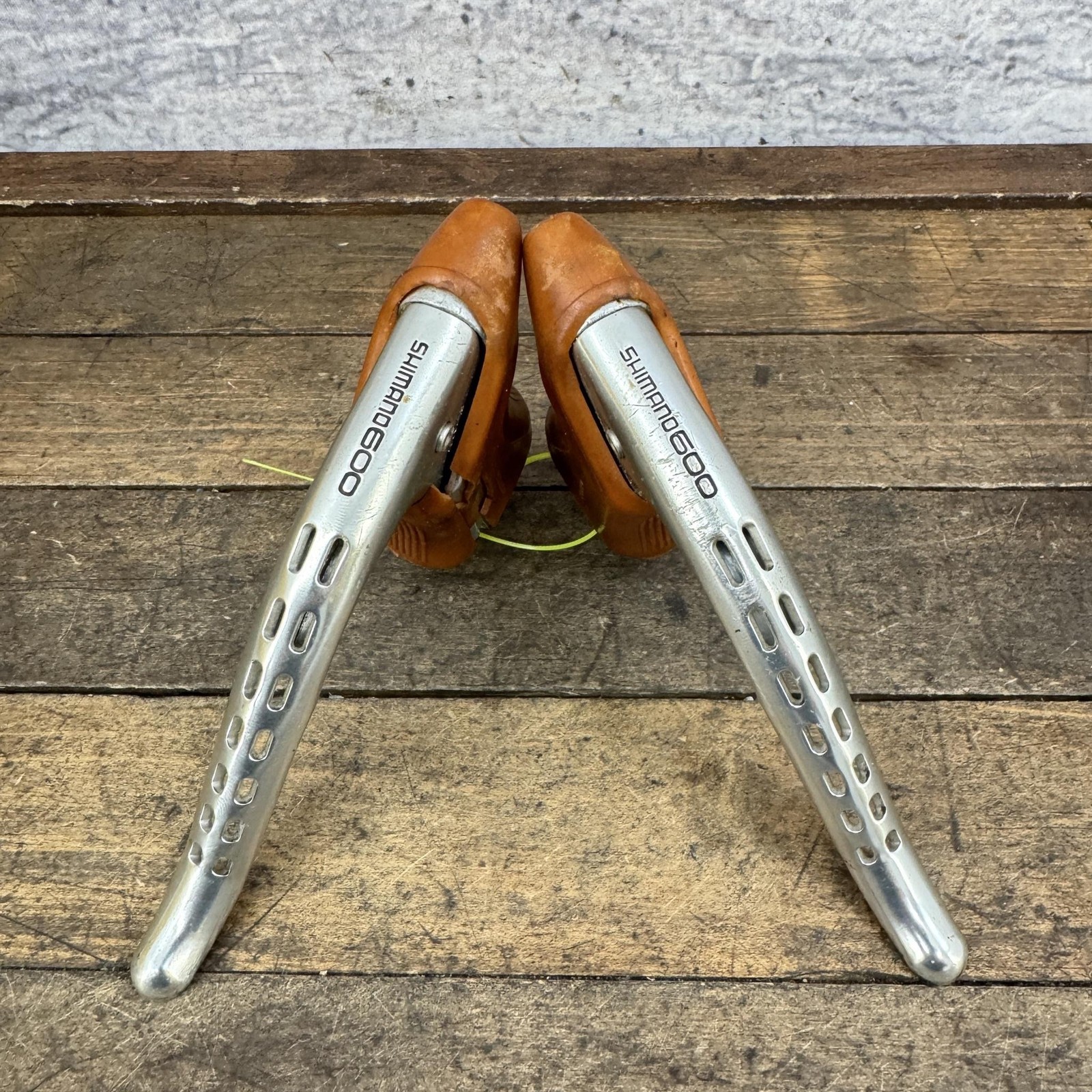 Vintage Shimano 600 BL-6207 Brake Levers Pair Drilled Gum Hoods Non-Aero