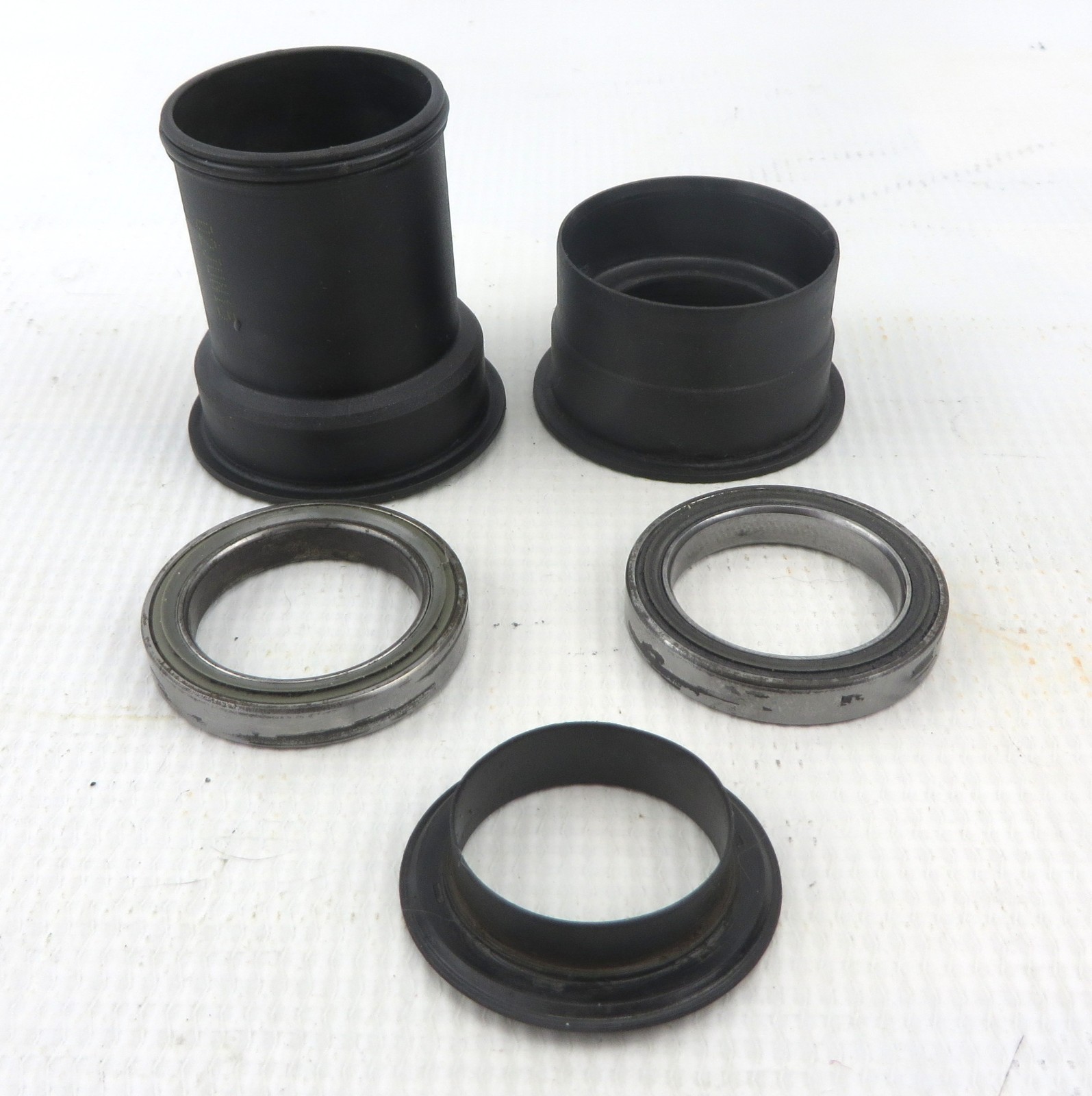 SRAM PRESS FIT BOTTOM BRACKET BB30 68mm/92mm 82g Sealed Bearings