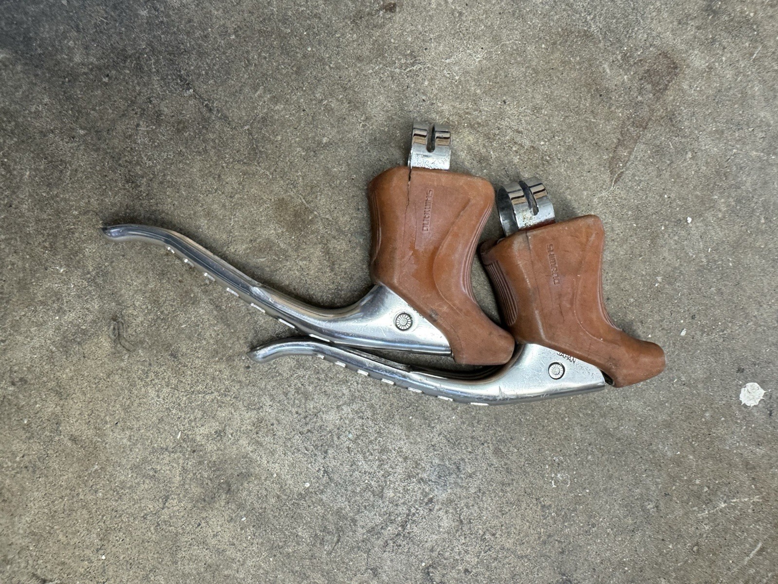 Vintage Shimano 600 BL-6207 Brake Levers Pair Drilled 23.8mm Drop Bar Japan