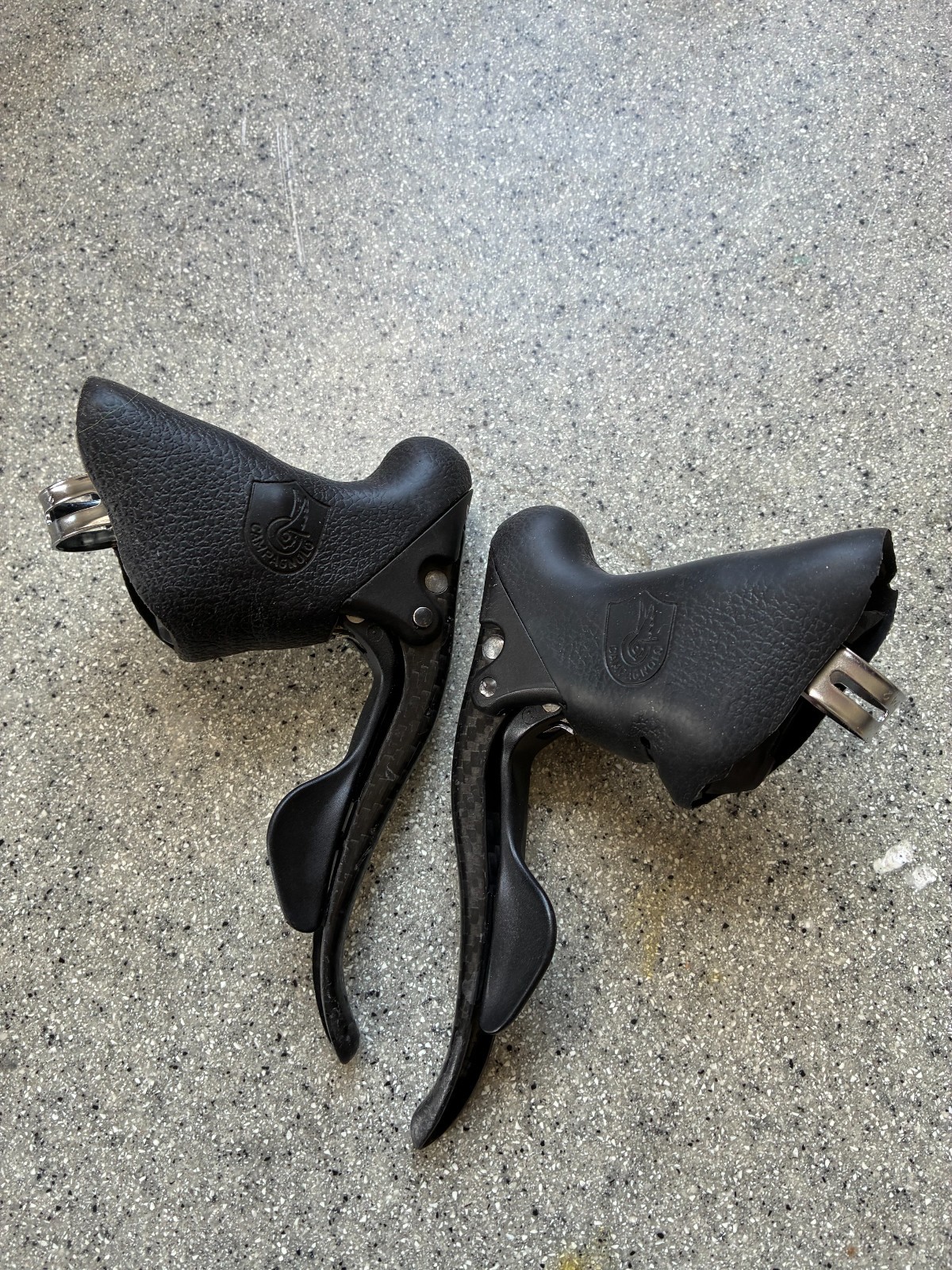Campagnolo chorus 2×10 speed shifters carbon.