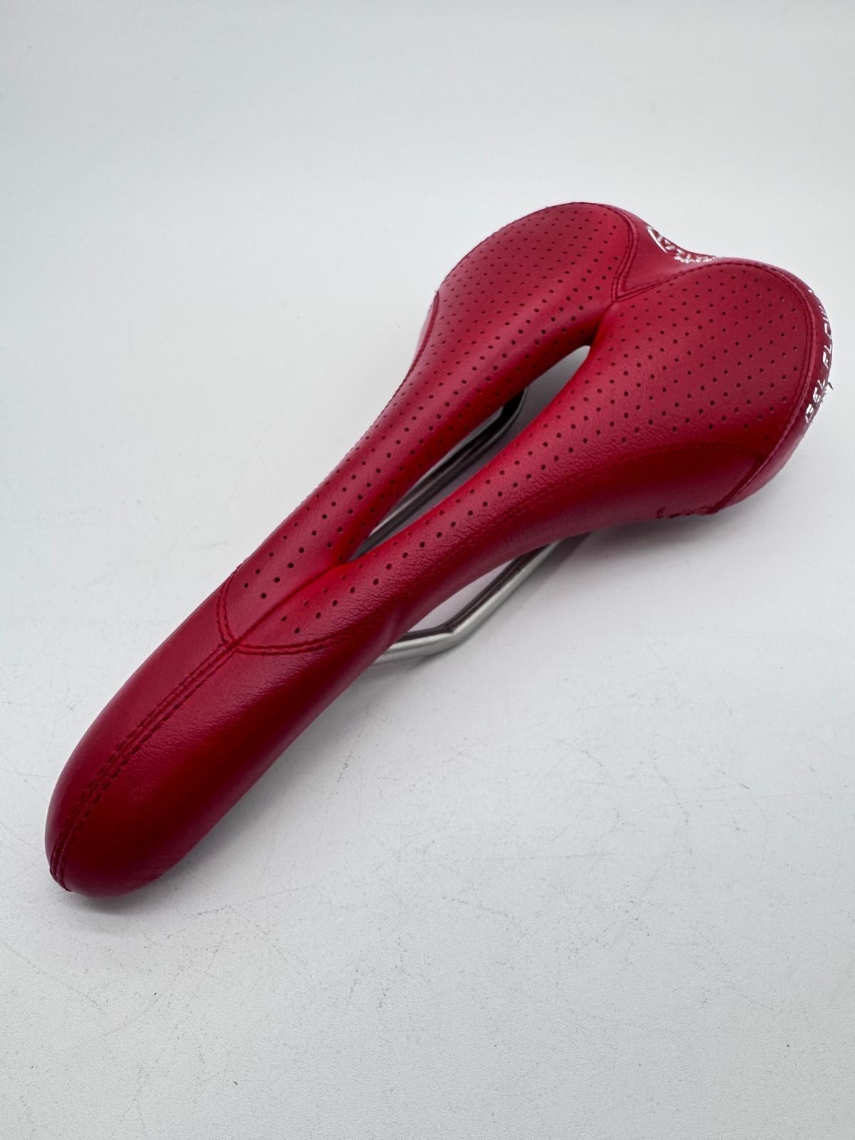 Selle Italia SLR Saddle Gel Flow Vanox Rails Red Perf Leather