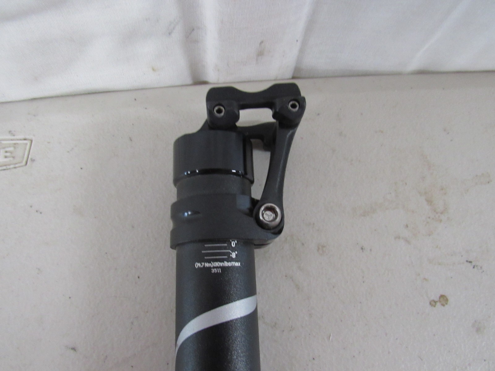 Race Face Revolution Seatpost, 31.6 x 300mm, Black 180 grams