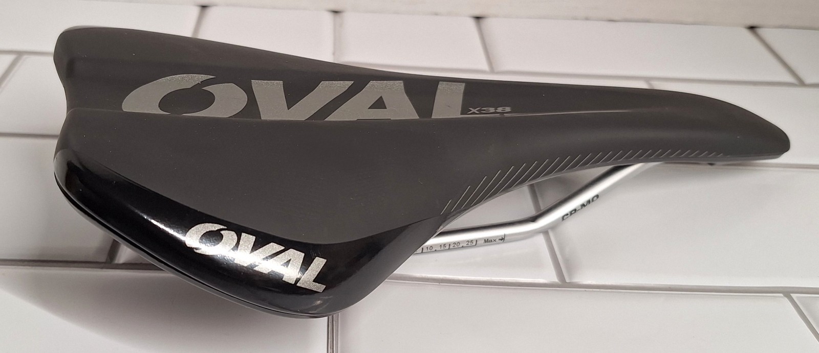 Oval Concepts X38 Road Bike Saddle Black/Silver