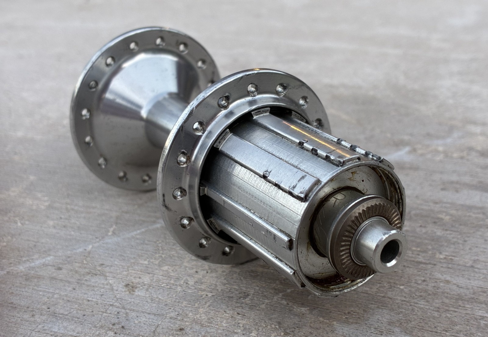 Hugi Compact QR Rear Hub | 32-hole / 135 OLD / EXC / Made in Germany
