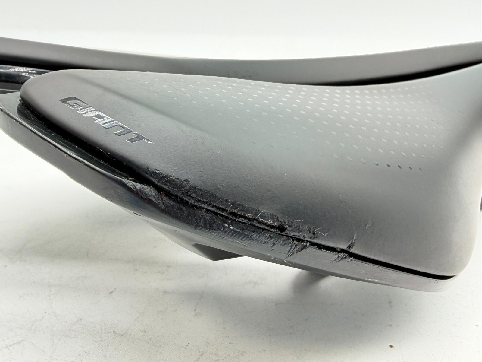 Giant Approach Particle Flow Bicycle Saddle 145mm