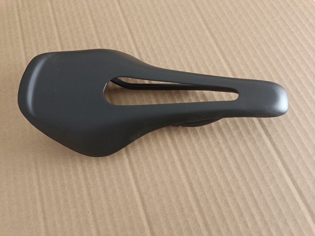 Ultralight carbon fiber saddle road bike saddle —only 75–85g.