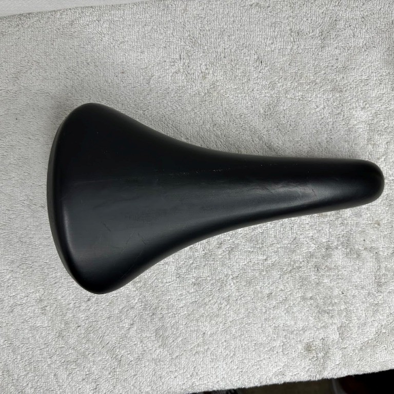 Selle Italia Muudialita Saddle | Leather | Steel Rails | Black