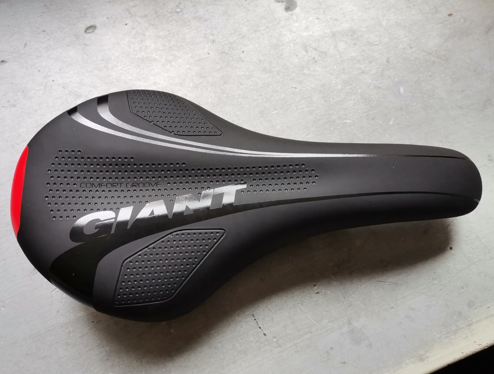 GIANT COMFORT GROOVE SADDLE SEAT MTB CITY TOURING BIKE BLACK-RED BY SELLE ROYAL