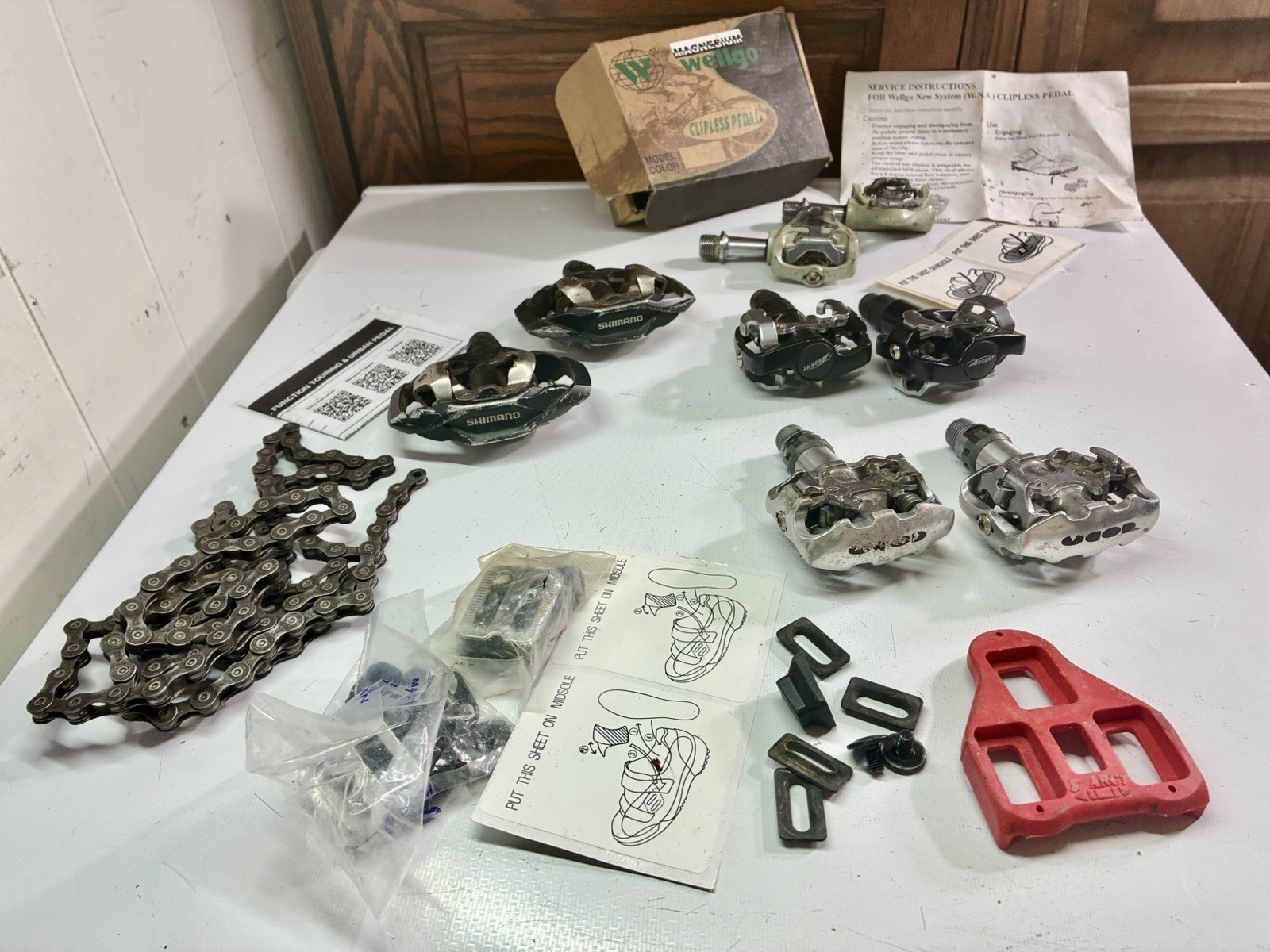 Lot Of Clip In Bike Pedals Cleats Ascent Wellgo Shimano &more Xtra Chain Parts