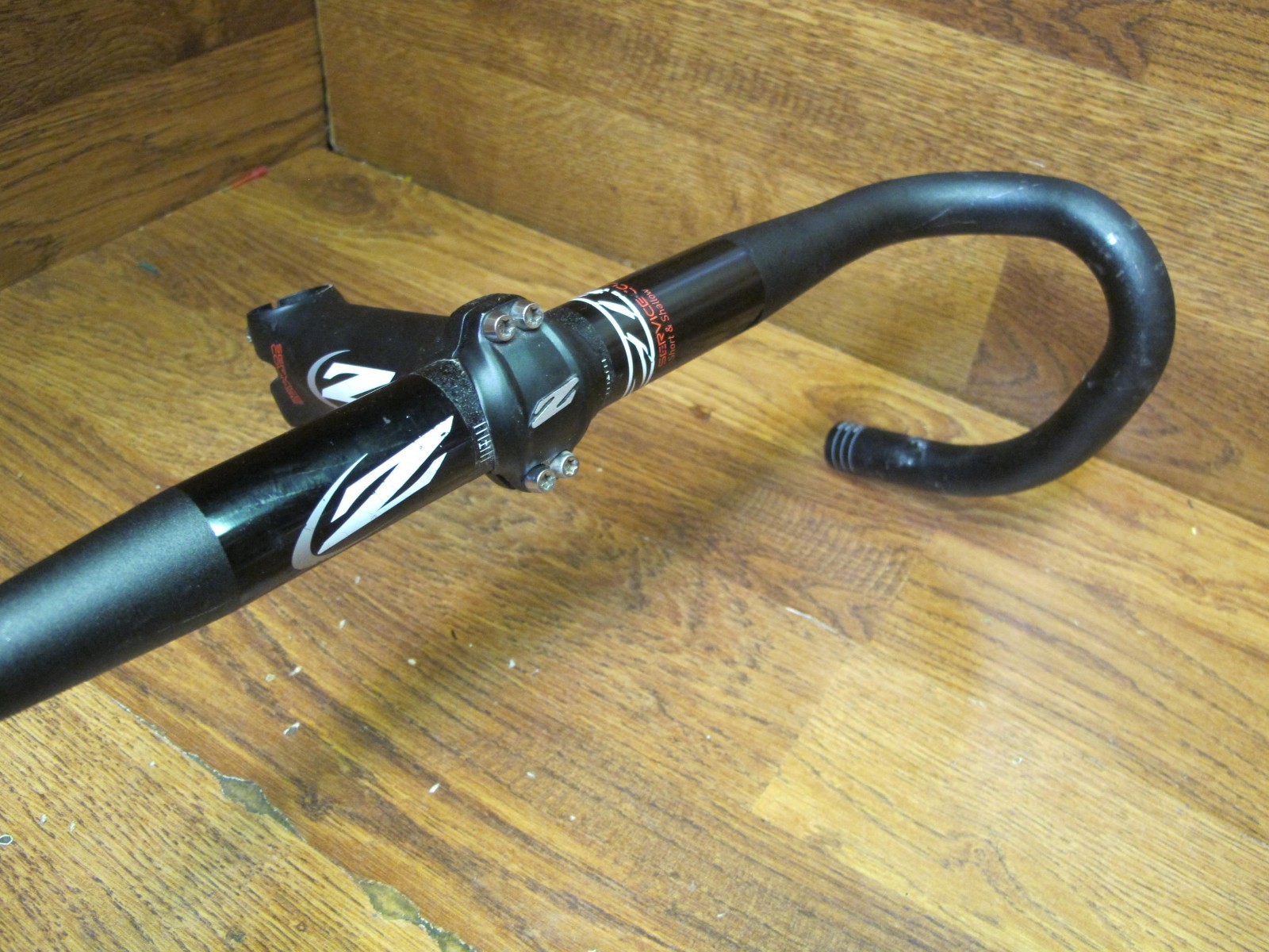 ZIPP SUPER COURSE SL SS 31.8x 44 DROP HANDLEBARS & 1 1/8 x 120 ZIPP STEM SET