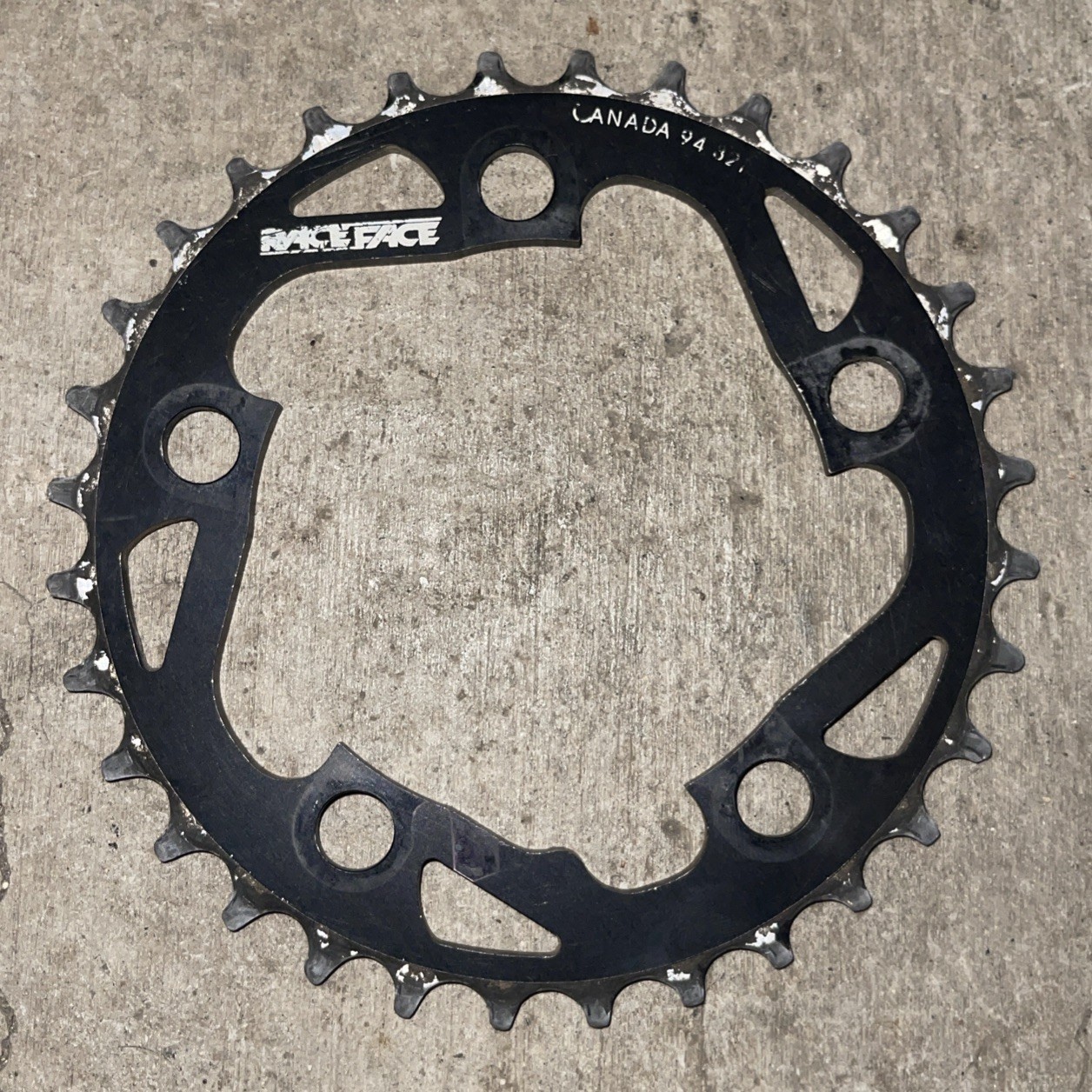 Vintage Raceface 32T Chainring 94 BCD 5-Arm Black MTB Canada 8 Speed 32 Tooth