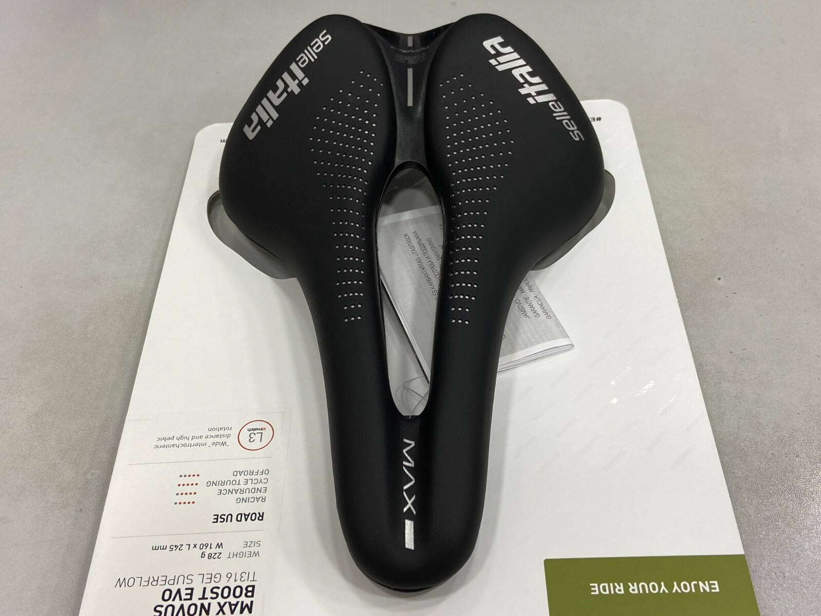 Selle Italia Max Novus Boost Evo Superflow L3 160x245mm TI316 Rail Road Saddle