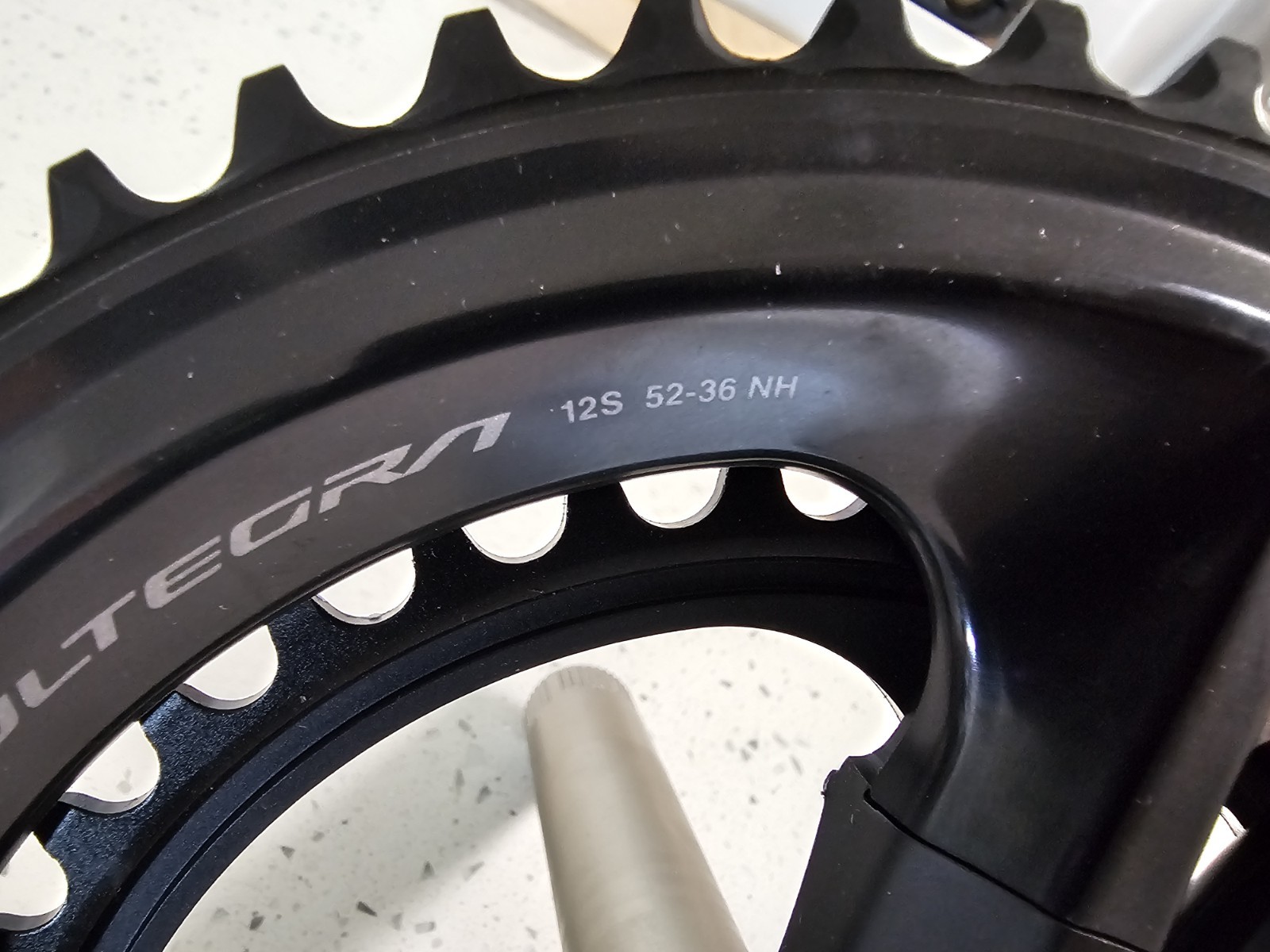 Shimano Ultegra FC-R8100 170mm 12-Speed 52/36 Double Crankset Black
