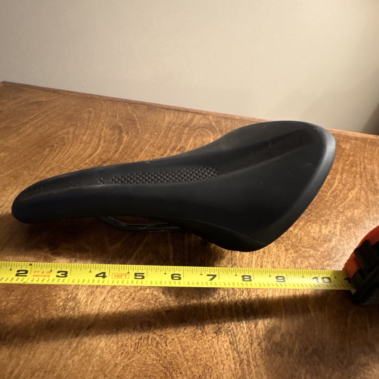 Fizik Road/Mountain/Hybrid Bike Saddle Seat – Black Synthetic/Steel 10×5 in