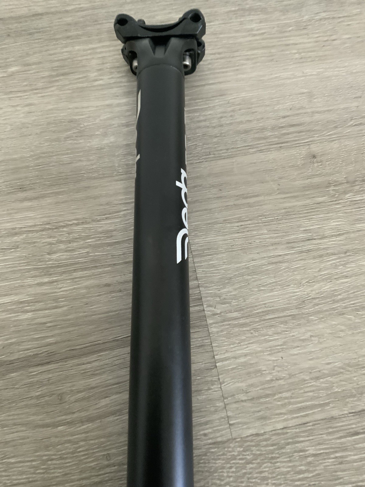 DEDA RS ALUMINUM SEAT POST 27.2 MM x 300 MM TOTAL POST LENGTH 292 GRAMS