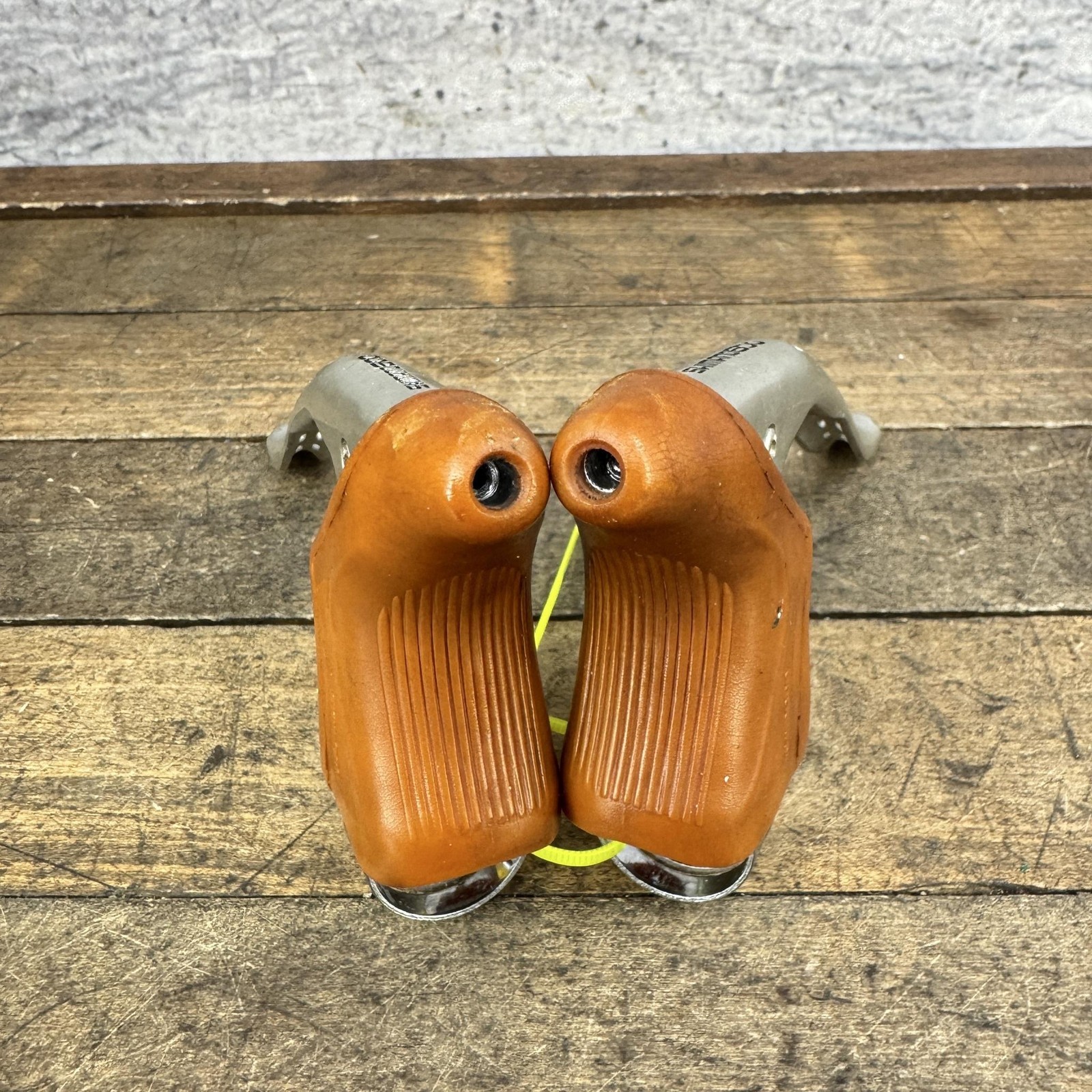 Vintage Shimano 600 BL-6207 Brake Levers Pair Drilled Gum Hoods Non-Aero