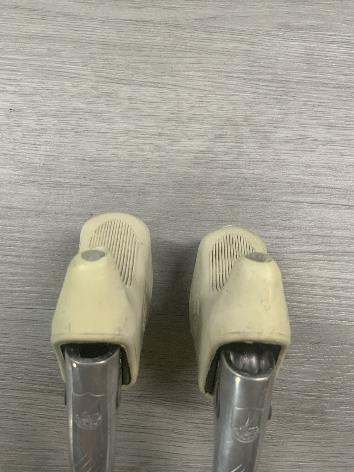 CAMPAGNOLO BRAKE LEVERS NON-AERO OR AERO W/ PLUGS