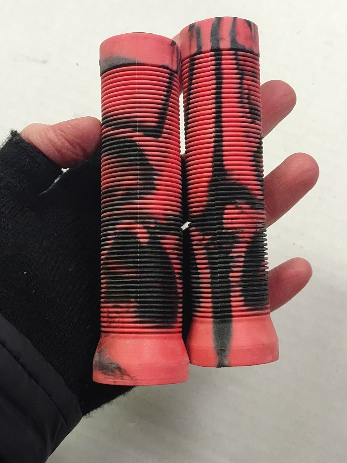 Scooter Handlebar Grip Ribber For Bike Bicycle Red and Black Swirl