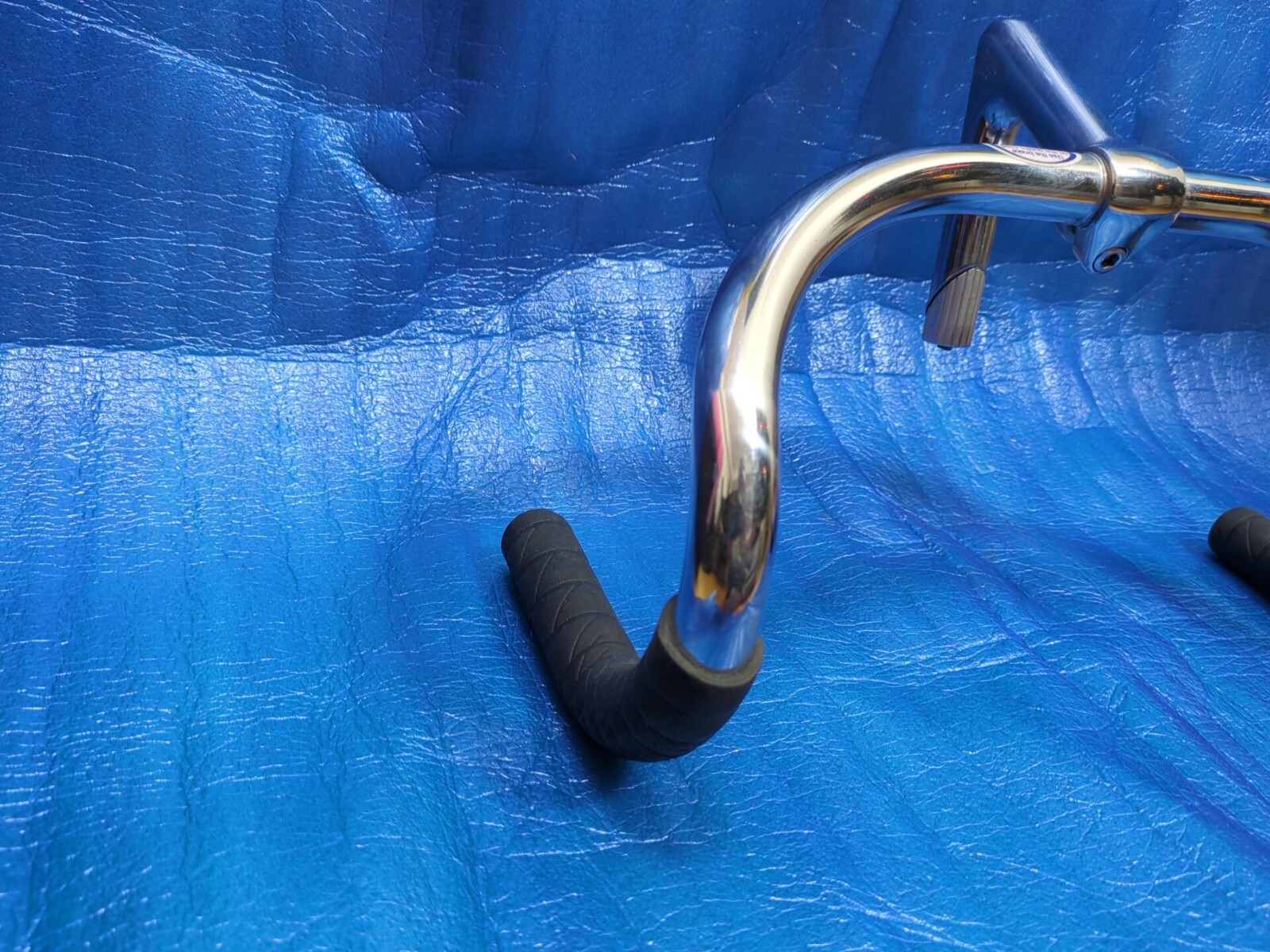 Nitto B123 Steel 370mm NJS Handlebar + Nitto Jaguar 100mm Steel Stem + Grips