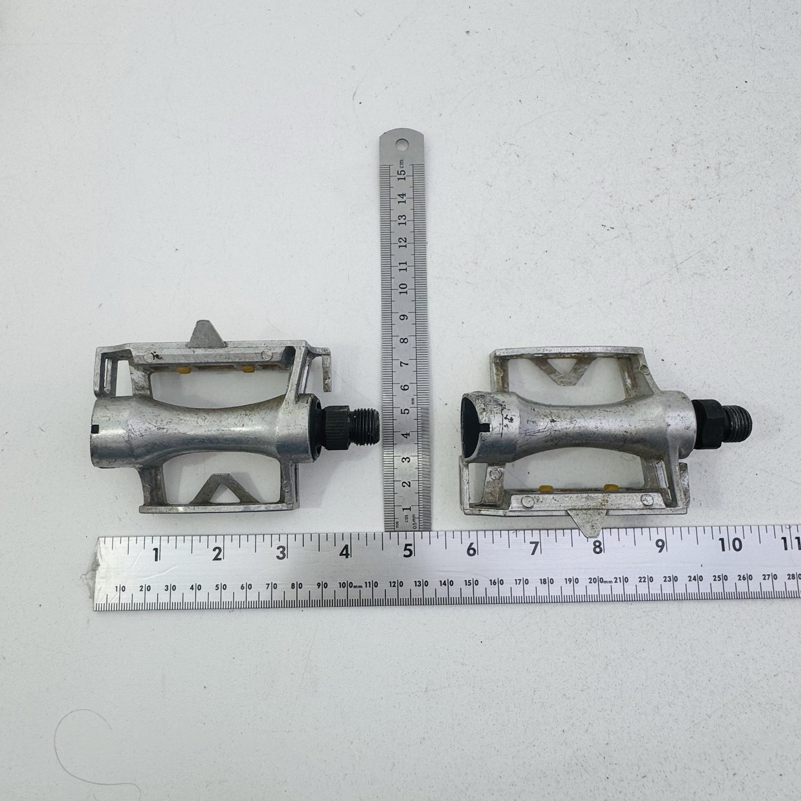Vintage MKS AR-8 Platform Bike Pedals 9/16 In Silver Alloy Reflectors Japan A42