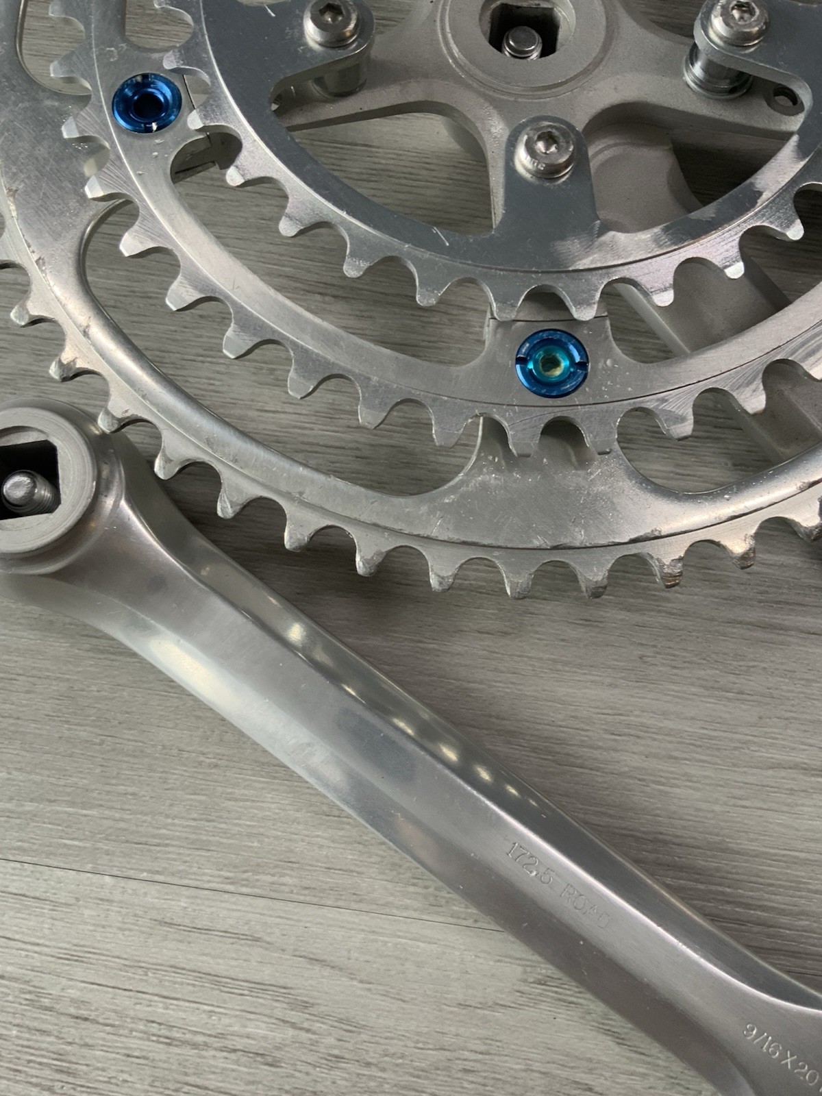 AVOCET CRANKSET TRIPLE 53-42-32 TOOTH 172.5 MM ARM LENGTH 6, 7, OR 8 SPEED