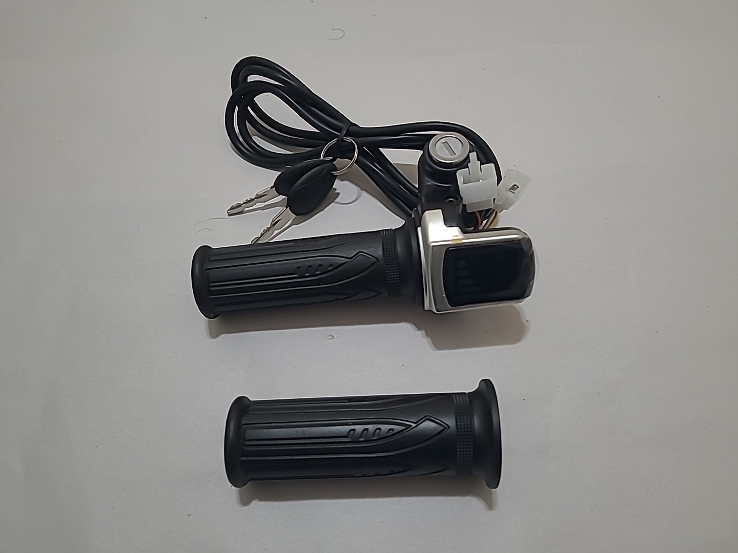 E-Bike Throttle Grip with LCD Display Universal 12-84V Electric Bike Upgrade .