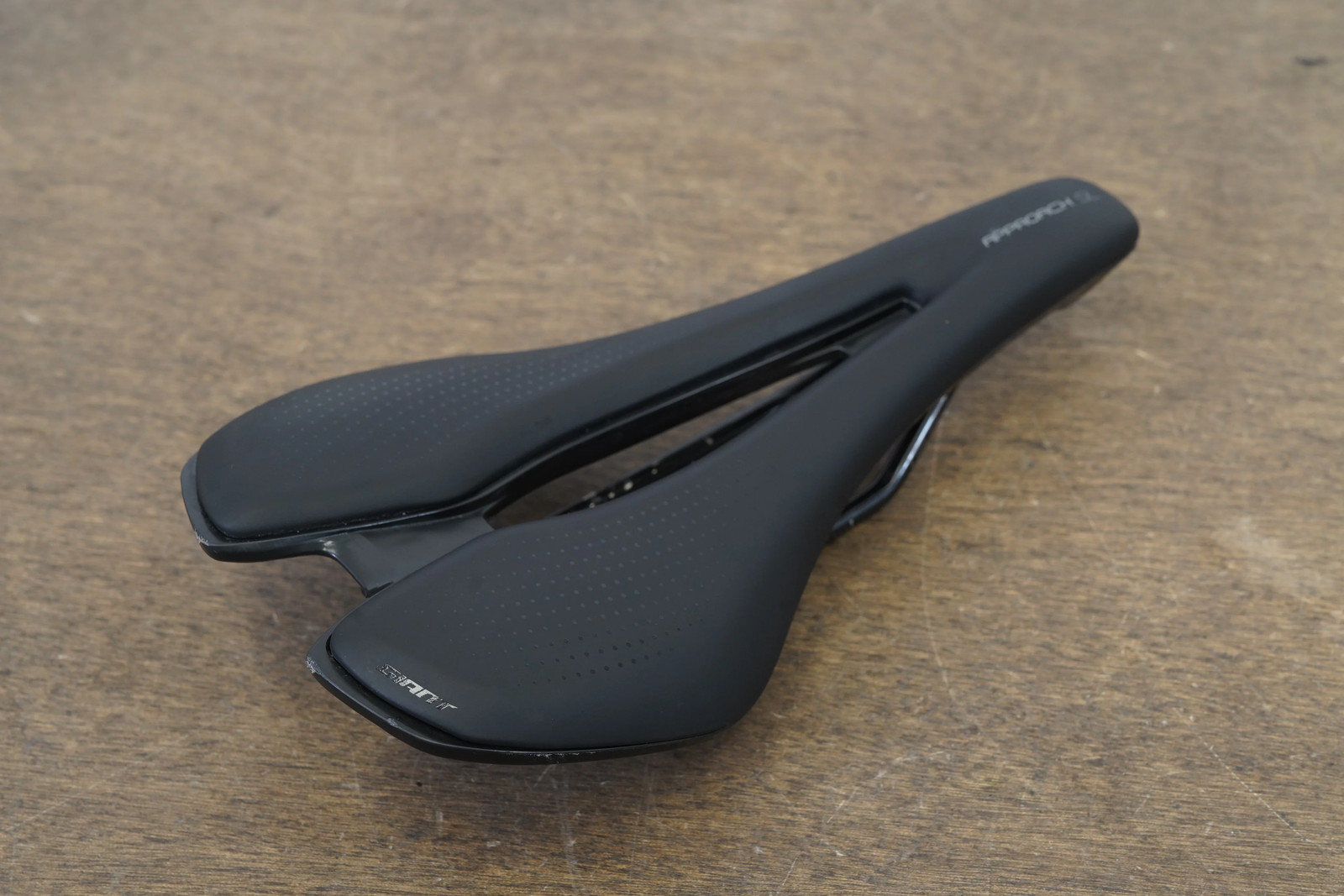145mm Giant Approach SST Rail Road Saddle 240g