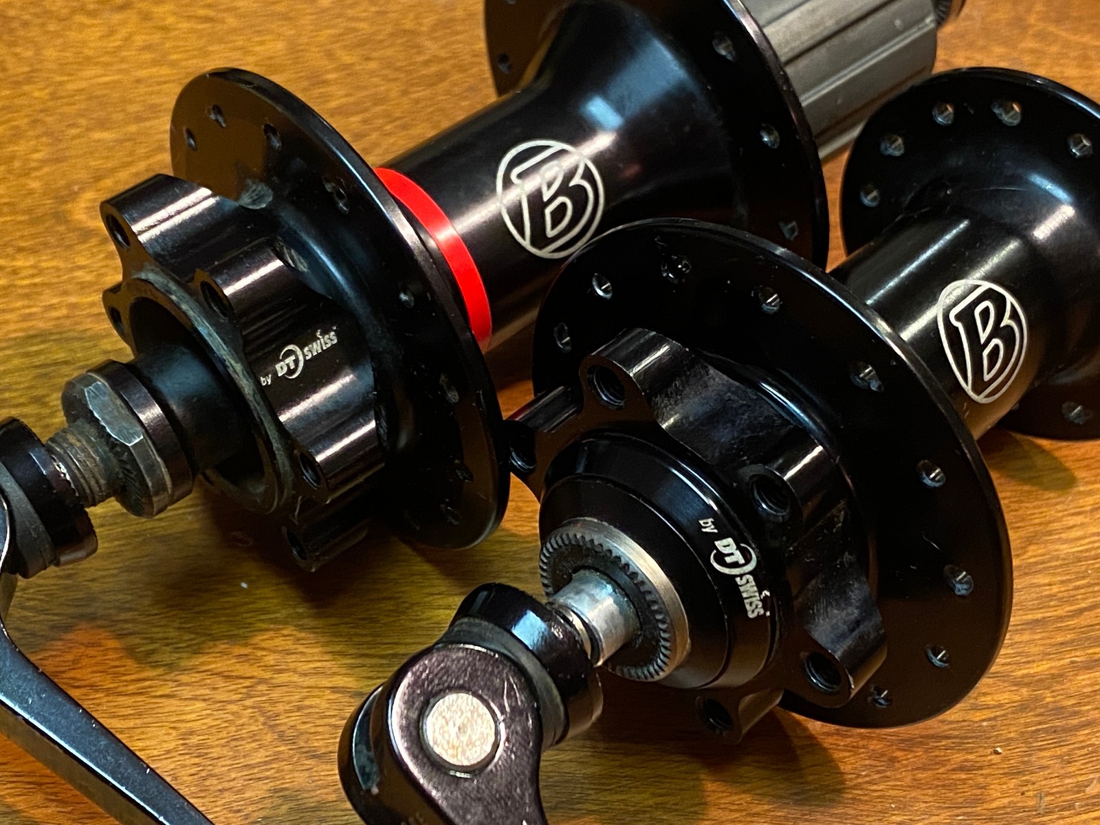 Bontrager Race xLite DT Swiss 28h MTB Hub Set 6-Bolt Disc 100/135mm Good Used