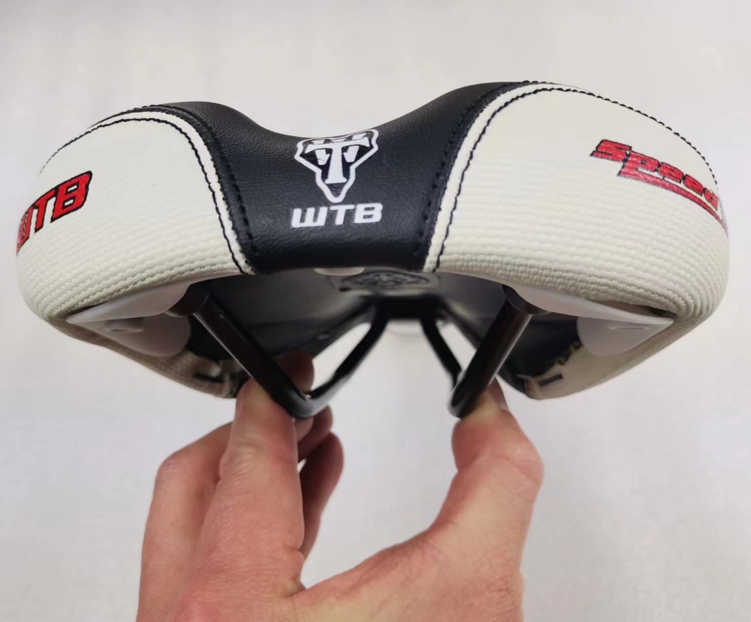 NEW OLD STOCK WTB SPEED V SADDLE WIDE 160MM BLACK WHITE MTB CITY TOURING BIKE