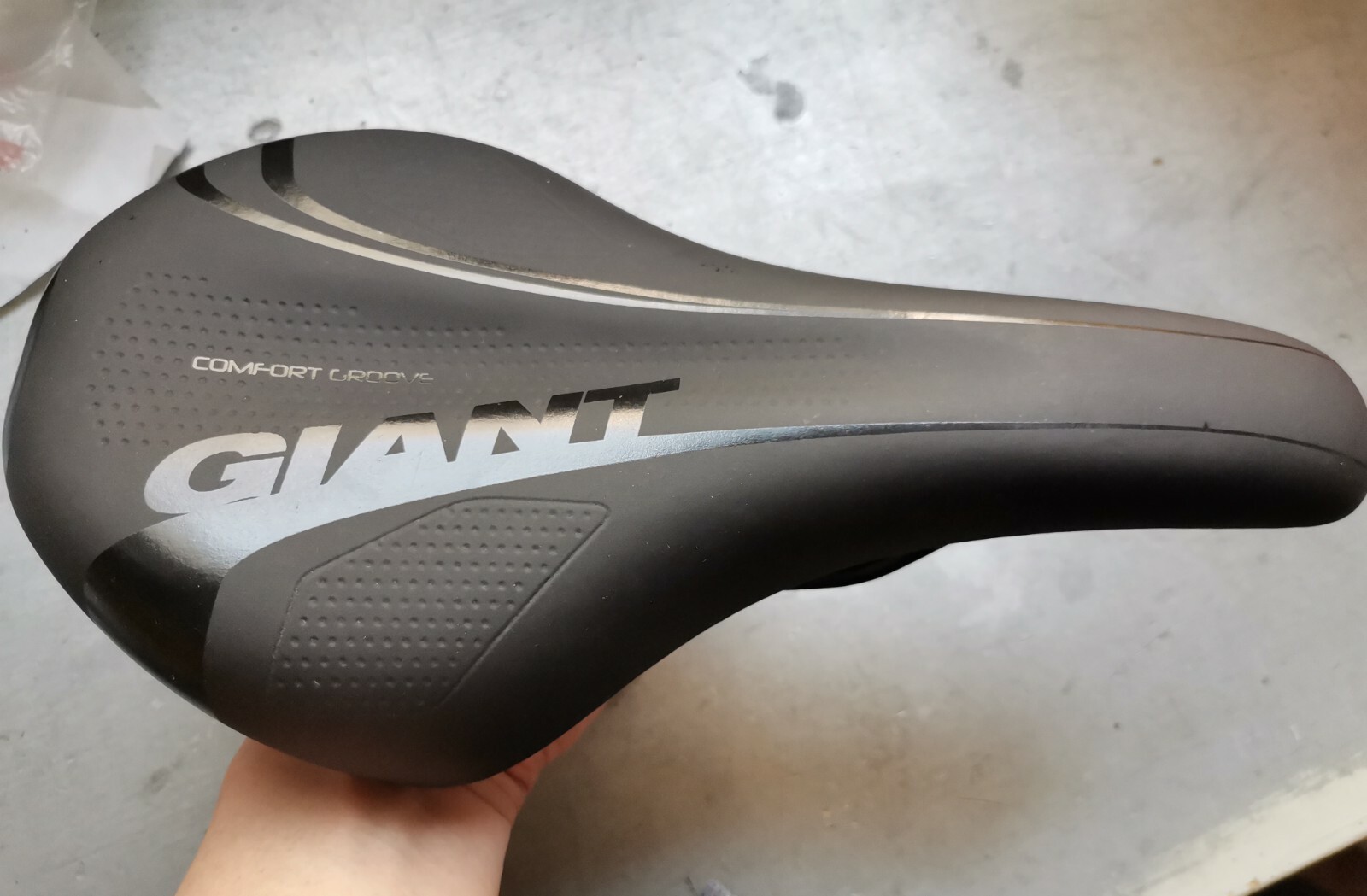 GIANT COMFORT GROOVE SADDLE SEAT MTB CITY TOURING BIKE BLACK BY SELLE ROYAL