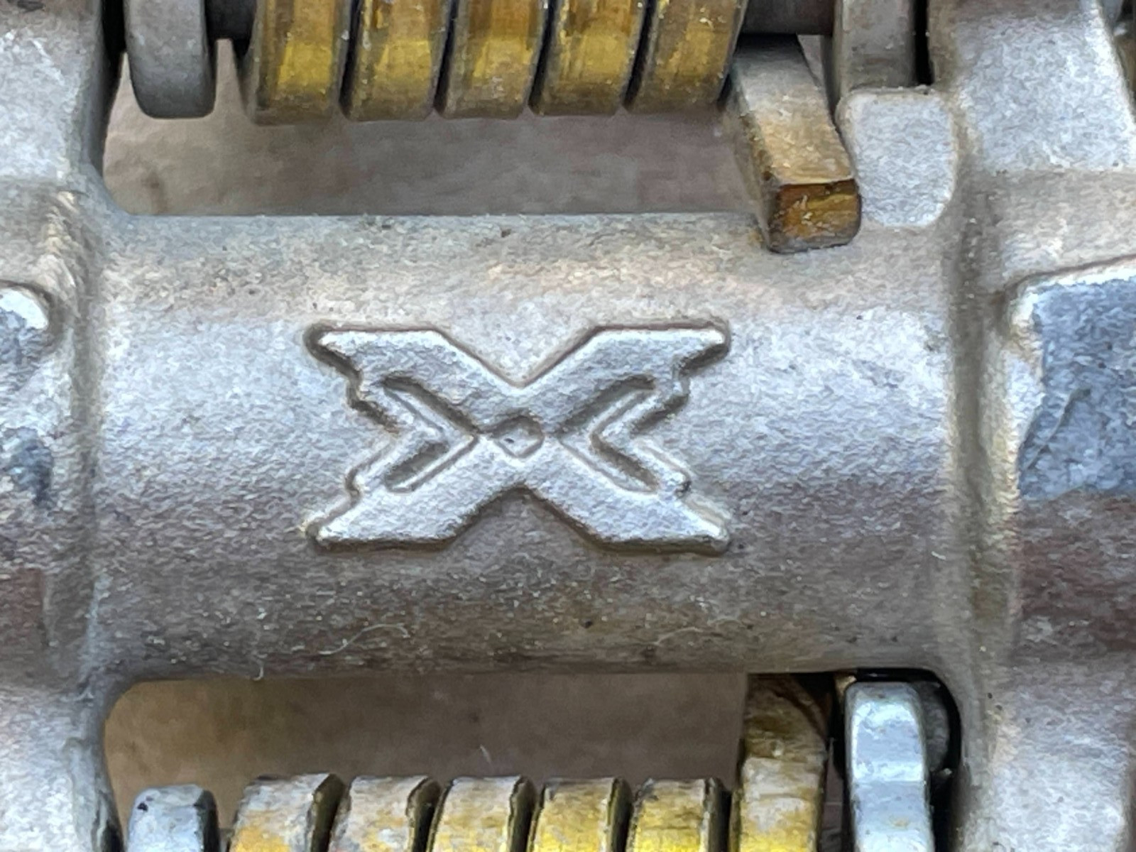 Xpedo “posi-lock” clipless pedals Silver/Gold