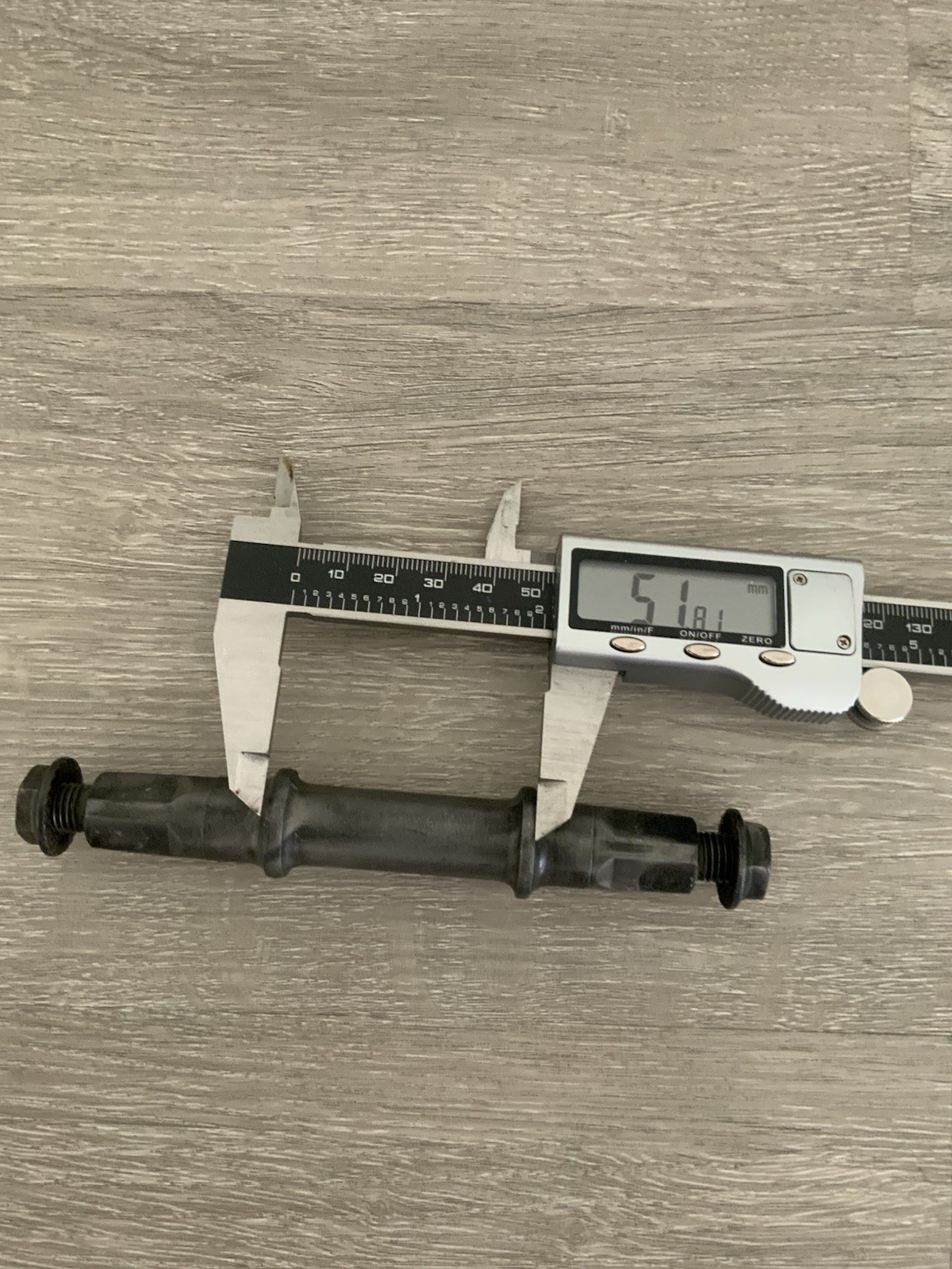 JIS BOTTOM BRACKET SPINDLE 81-C 119 MM LENGTH
