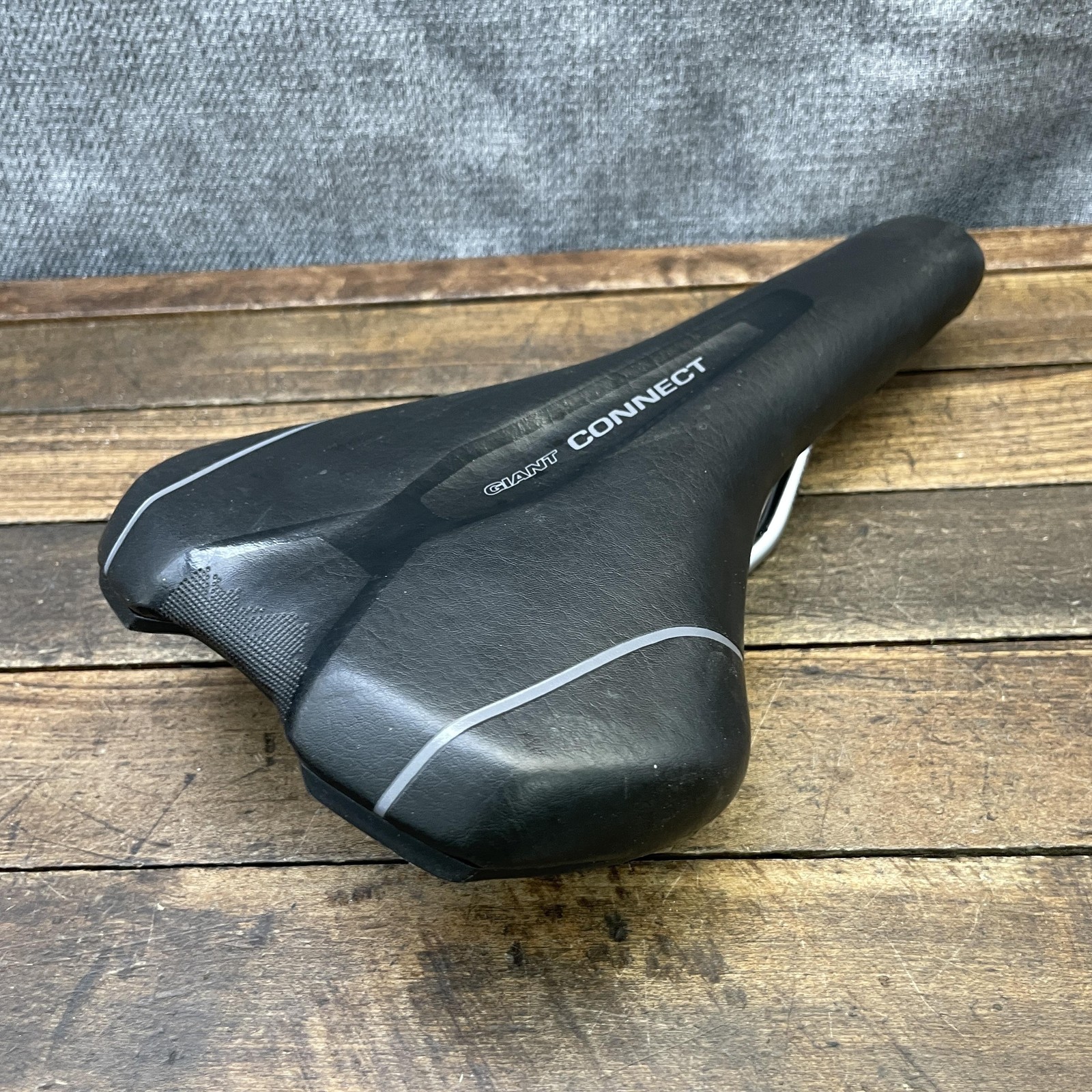 Giant Connect Seat Black Comfort Hybrid Bicycle Saddle 145mm 300g Road MTB