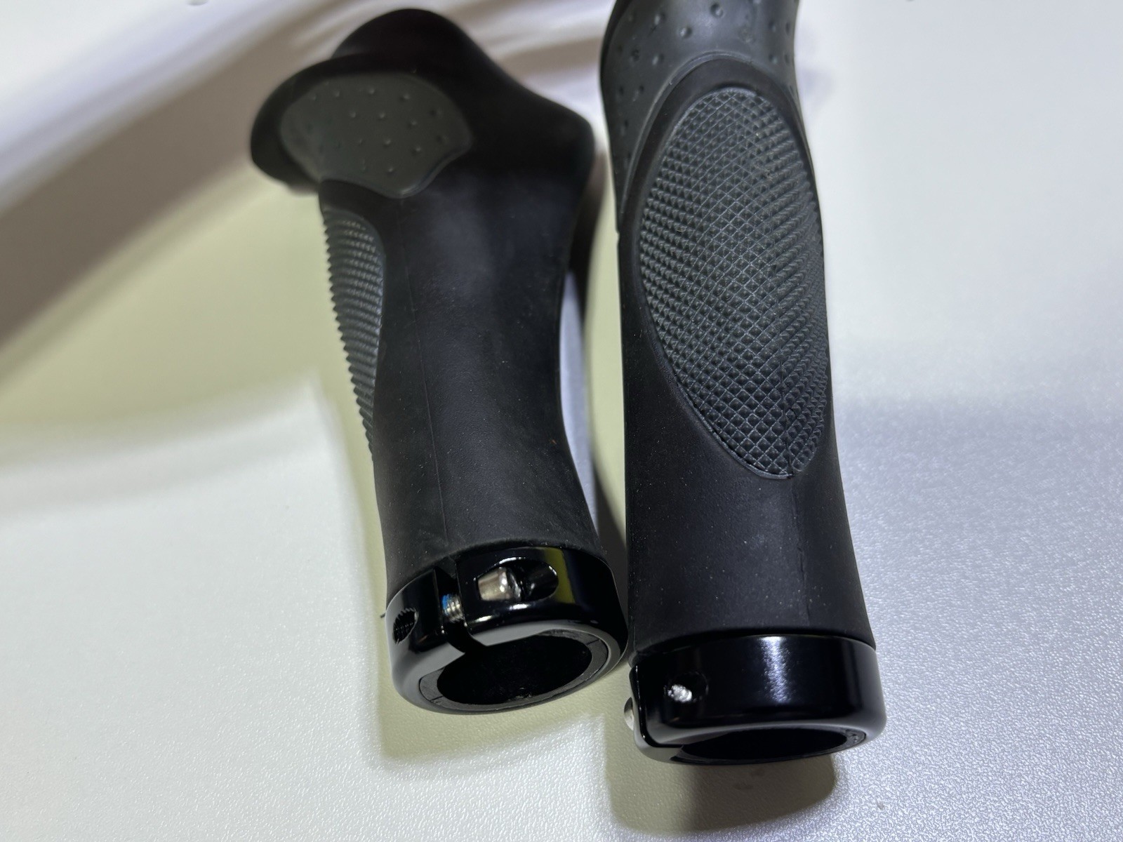 VELO MTB Bike Handlebar Grips 138mm with Bar Ends- Black x Grey