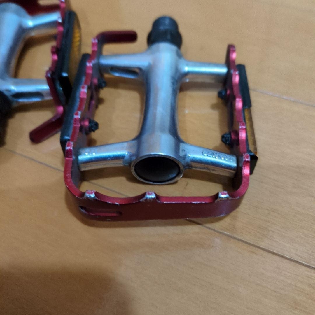 Cross bike red aluminum flat pedals 9/16 inch