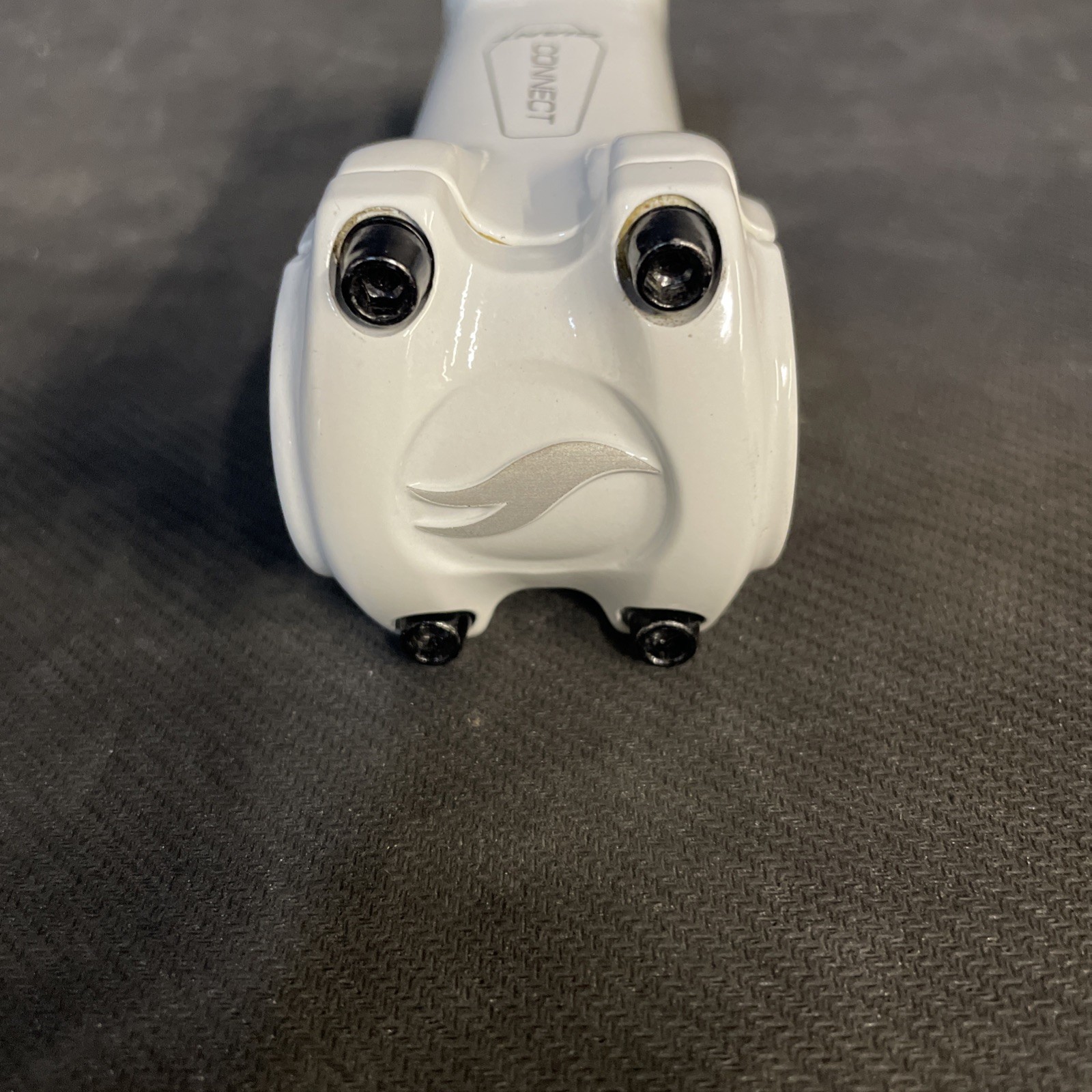 GIANT CONNECT 1 1/8″ 100MM LONG +/-8 DEGREE THREADLESS STEM WHITE 31.8MM
